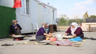 Kahramanmaraş’ta afetzedeler imece usulü kışlık yiyecek hazırlıyor