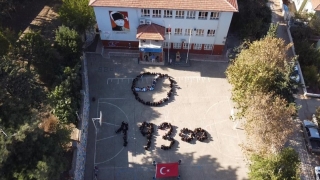 Hatay’da ilkokul öğrencileri koreografiyle Atatürk’ü andı