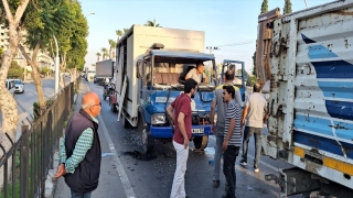 Mersin’de tıra arkadan çarpan kamyonun sürücüsü yaralandı