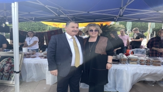 Antalya’da emniyet teşkilatı üniversite öğrencileri için kermes yaptı