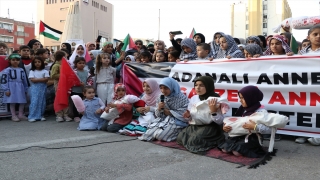 Adana’da, öldürülen Filistinli çocukların anısına gökyüzüne balon bırakıldı