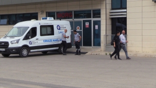 Antalya’da otomobilin dükkanın duvarına çarpması sonucu iki genç yaşamını yitirdi