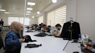 Nizip’te kurulan tekstil atölyesi üretime başladı