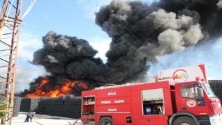 Antalya’da plastik ambalaj fabrikasında çıkan yangın hasara neden oldu
