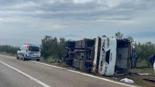 Osmaniye’de devrilen işçi servisindeki 2 kardeş yaralandı