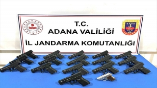 Adana’da ruhsatsız 17 tabanca ve av tüfeği ele geçirildi