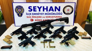 Adana’da akaryakıt istasyonunda ruhsatsız silah ve uyuşturucu ele geçirildi