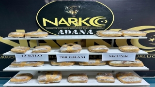 Adana’da çekyata gizlenmiş 13 kilo 700 gram skunk ele geçirildi