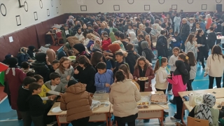 Gaziantep’te öğrenci ve veliler Filistin’e destek amacıyla kermes düzenledi