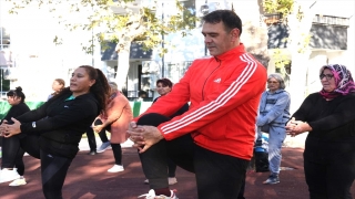 Silifke Belediye Başkanı Altunok, kadınlarla spor yaptı