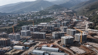 Depremlerden etkilenen Hatay’da yapımı süren kalıcı konutlar havadan görüntülendi