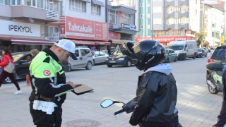 Burdur’da jandarma ve polisten sürücülere bilgilendirme ve denetim