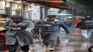 Adana’da sağanak hayatı olumsuz etkiledi