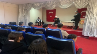 Adana’da öğrencilere tiyatro etkinliği düzenlendi