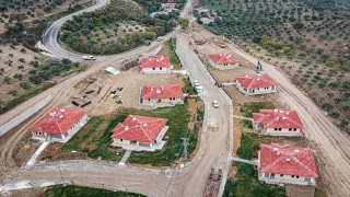 Hatay’da depremzedeler için yapılan köy evleri havadan görüntülendi