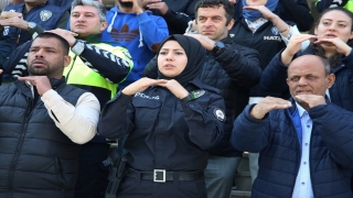 Hatay’da polis, İstiklal Marşı’nı işaret diliyle okudu
