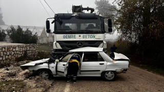 Antalya’da beton pompası aracıyla çarpışan otomobildeki anne ile oğlu öldü