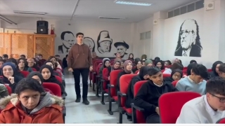 Hatay’da öğrenciler edebiyat söyleşisinde Mescidi Aksa şiirini okudu