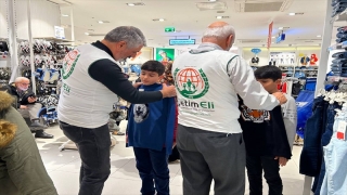 Avrupa Yetim Eli Derneği’nden İskenderun’da depremzede çocuklara kıyafet yardımı