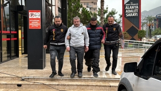 Alanya’da 2 firari hükümlü yakalandı