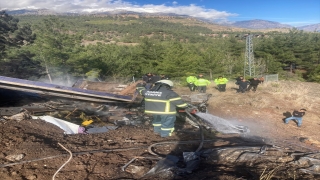 Adana’da devrildikten sonra alev alan tırdaki 1 kişi öldü, 1 kişi yaralandı