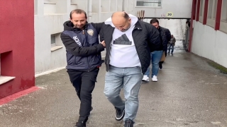 Adana’da dolandırıcılık operasyonunda yakalanan 5 zanlı tutuklandı