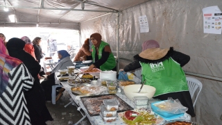 Kahramanmaraş’ta Filistinli çocuklar için kermes düzenledi