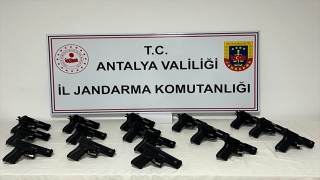 Antalya’da 16 ruhsatsız tabanca ele geçirildi