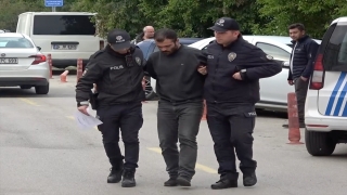 Adana’da bağırarak çevreye rahatsızlık veren ve ruhsatsız silahla yakalanan zanlı tutuklandı