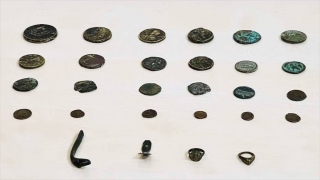 Mersin’de 24 sikke ve 4 obje ele geçirildi