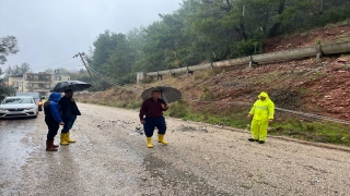 Antalya Kumluca’da sağanak hayatı olumsuz etkiledi