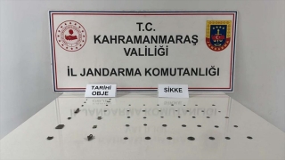 Kahramanmaraş’ta otomobilde 38 sikke ve 12 obje ele geçirildi