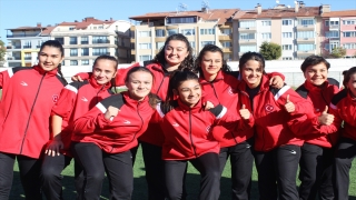 Burdur’da kurulan kadın futbol takımı 3. Lig’de mücadele edecek