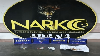 Adana’da uyuşturucu operasyonunda yakalanan 3 zanlıdan 1’i tutuklandı