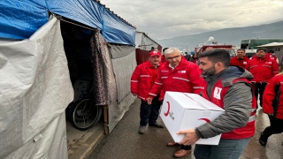 Türk Kızılay Osmaniye’de depremzedelere kışlık giysi ve malzeme desteğinde bulundu