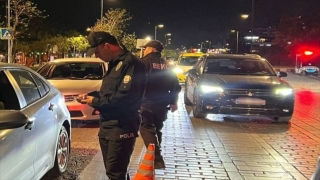 Antalya’da korsan taksi sürücüsüne ve yolcularına ceza yazıldı
