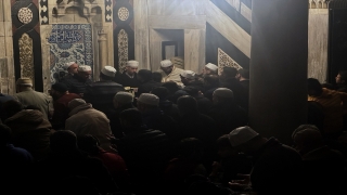 Adana’da sabah namazında şehitler için dua edildi