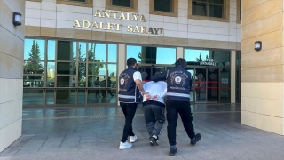 Antalya’da sosyal medyadan hakaret içerikli paylaşımlar yapan şüpheli yakalandı