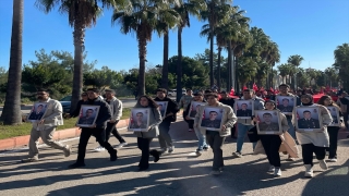 Adana’da üniversite öğrencileri şehit askerler için yürüdü