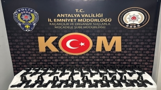 Antalya’da silah kaçakçılığı iddiasıyla yakalanan 2 şüpheli tutuklandı