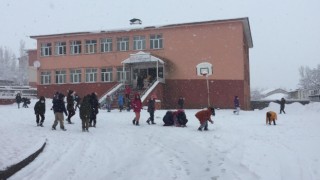 Karlıovada kar etkili oldu, en çok çocuklar sevindi