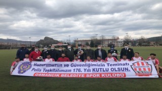 Osmancık polise pankartlı kutlama