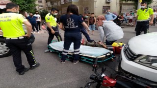 Motosiklet otomobille çarpıştı: 1 yaralı