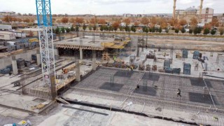 Aksarayda yeni belediye binasında çalışmalar aralıksız sürdürüyor