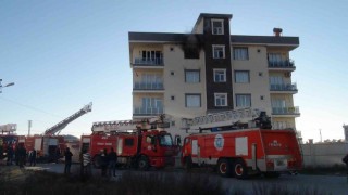 Antalyada 5 katlı binada korkutan yangın