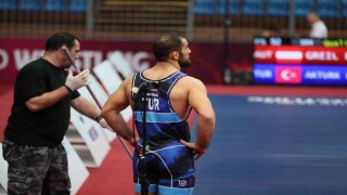 4 milli güreşçi yarı finalde
