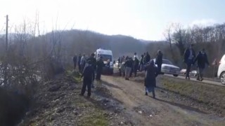 5 kişinin bulunduğu araç dere yatağına uçtu