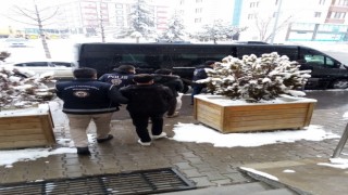 5 yabancı uyruklu şahıs sınır dışı edildi