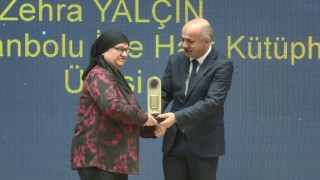 58. Kütüphane Haftası Ödüllerinde Şehit Aybüke Yalçının annesine ödül
