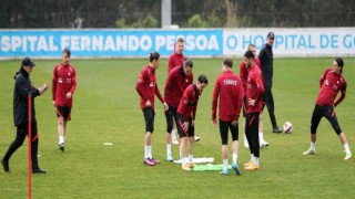 A Milliler, Portekiz önünde tur kovalıyor